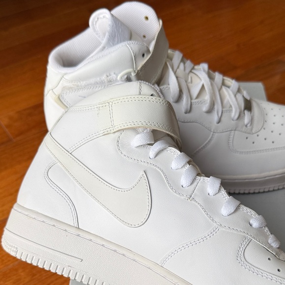Nike Classic Air Force 1 Mid Top White High-Tops 2007 - Picture 11 of 13